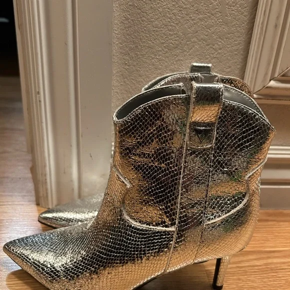 Silver Heeled Boots with Stiletto Heel and Western Design - Picture 3 of 4